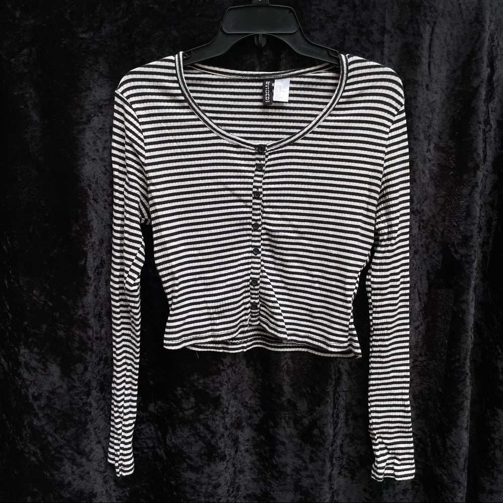 Divided Black & White Long Sleeved Crop Top